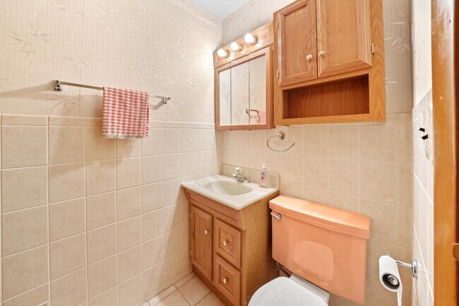 Building Photo - 8819 N Wisner St