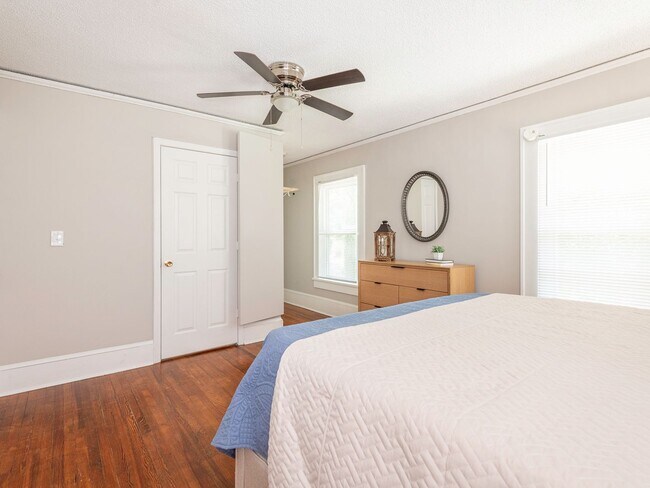Building Photo - Lovely Two Story, 3 Bedrooms, 2 Bath Home