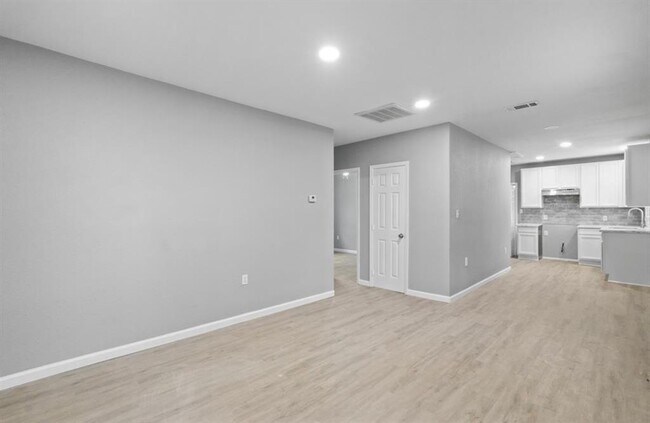 Building Photo - 1301 Roosevelt St