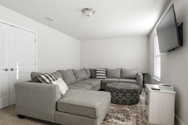 Building Photo - 113 Ridgeway Cir