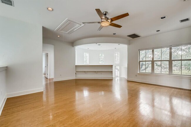 Building Photo - 2800 Waymaker Way