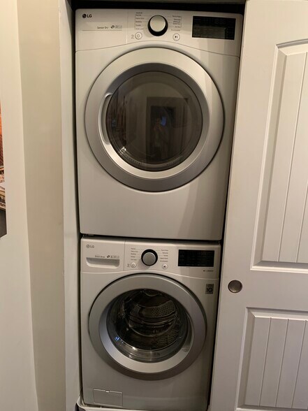 Building Photo - 1424 N North Park Ave