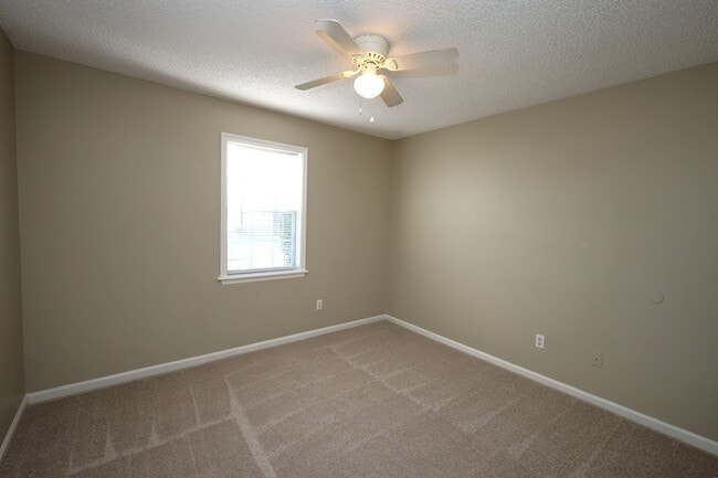 Building Photo - 4226 Roxbury Dr