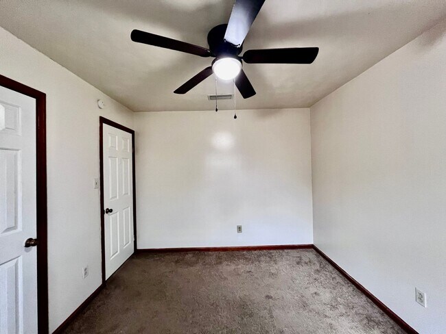 Building Photo - Spacious 3 bedroom home in Wesleyan Chase
