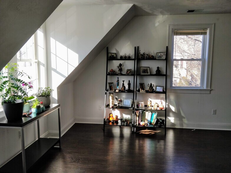 Building Photo - 74 Elm St