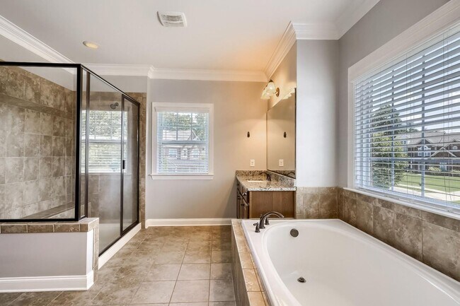 Building Photo - 5 Bedroom single family home in Mooresville