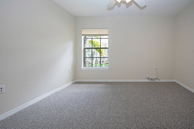 Building Photo - 2 Bedroom Condo W/ Garage in Lakewood Ranch
