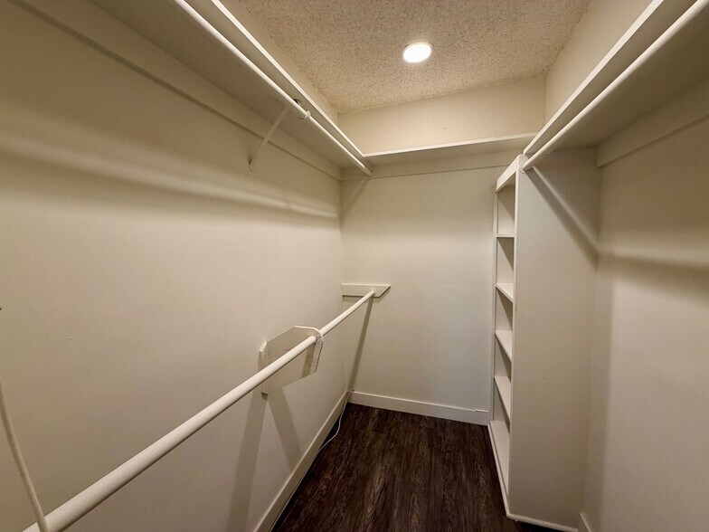 Building Photo - 12618 Pacific Ave