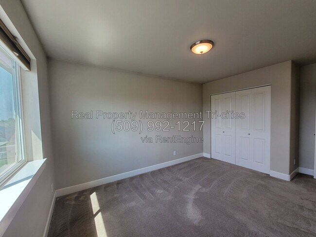 Building Photo - 1108 S Kansas Pl