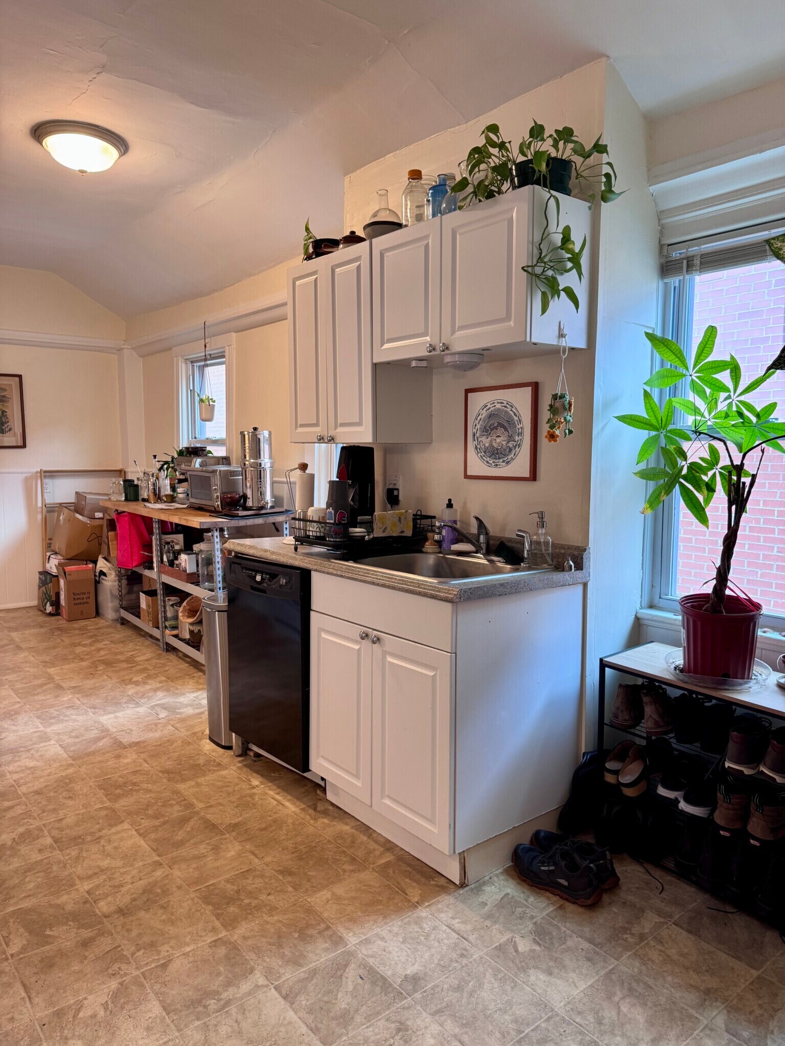 Building Photo - 122 Gore St