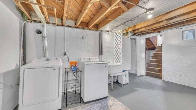 Building Photo - 715 N 14th St