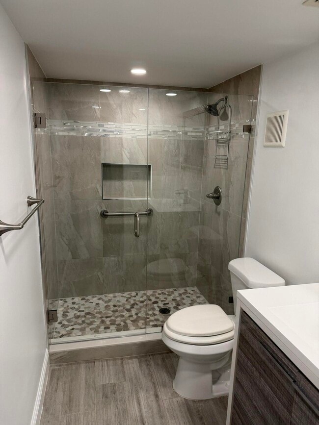 Building Photo - 15090 Ashland Pl