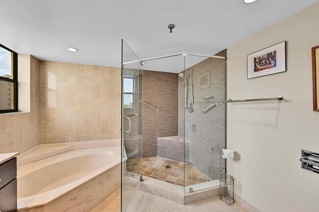 Building Photo - 7578 Regency Lake Dr