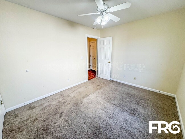 Building Photo - 5160 Deveron St