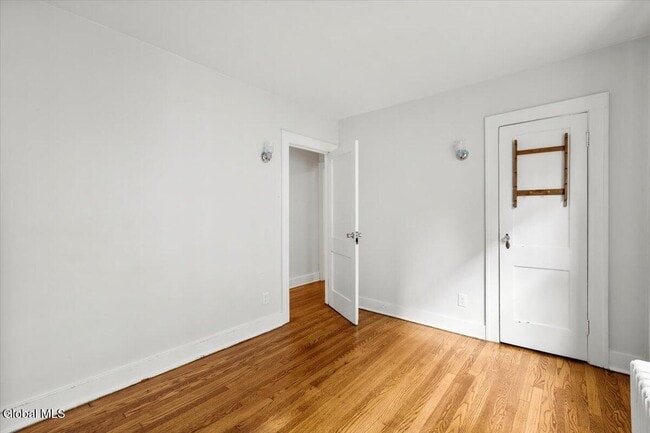 Building Photo - 4 Edison Ave