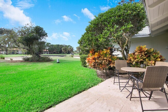 Building Photo - 820 Club Dr