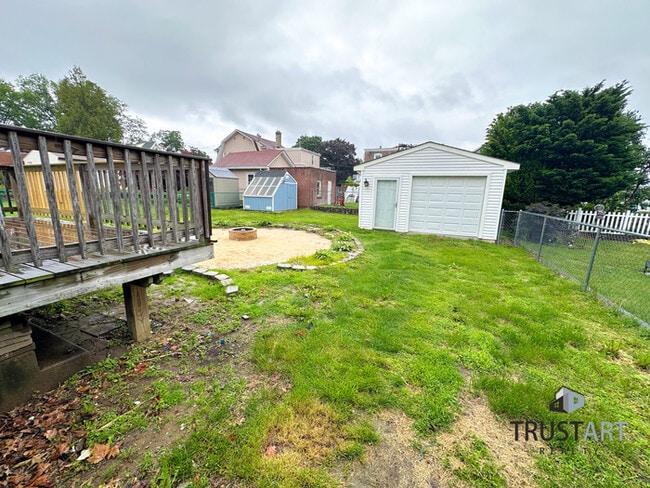 Building Photo - 4 Bedroom house in Foxchase area of North ...