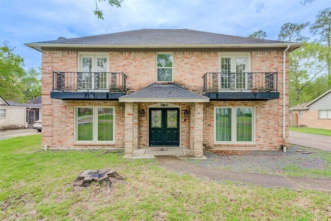 Primary Photo - 560 Landfall Ln