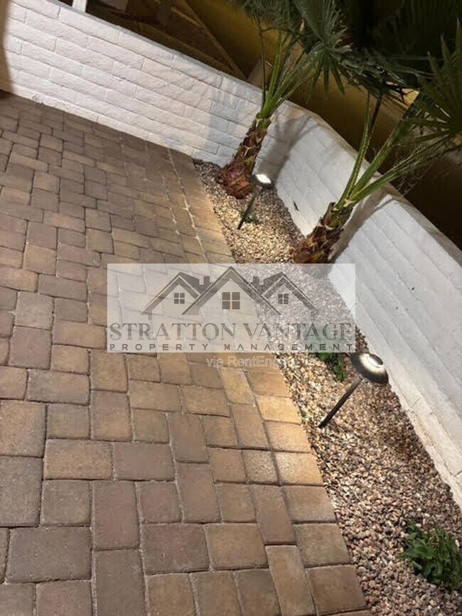 Building Photo - 2929 E Broadway Rd