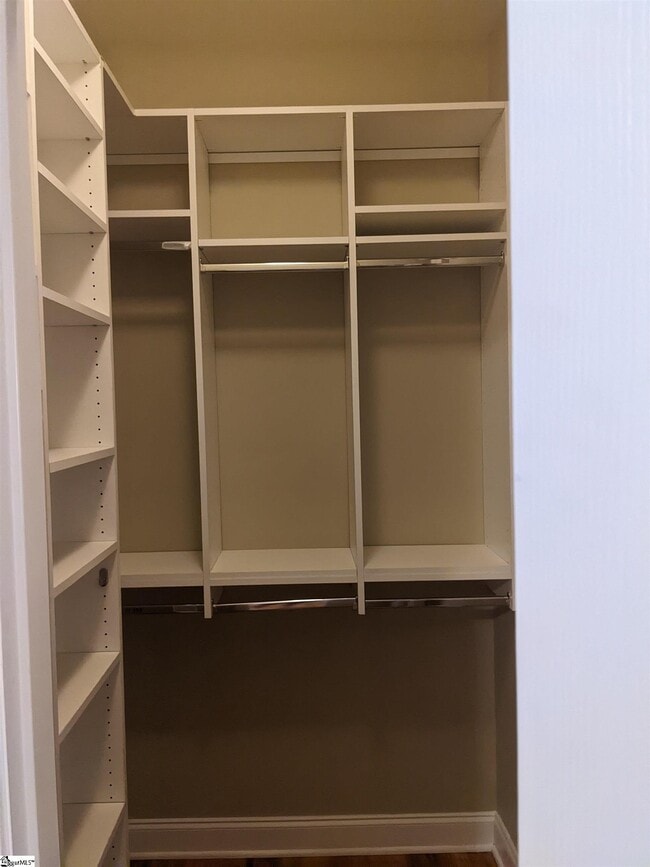 Building Photo - 10 Alex Ct