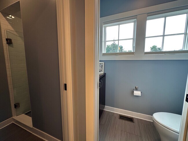 Building Photo - 4015 Wood End Dr