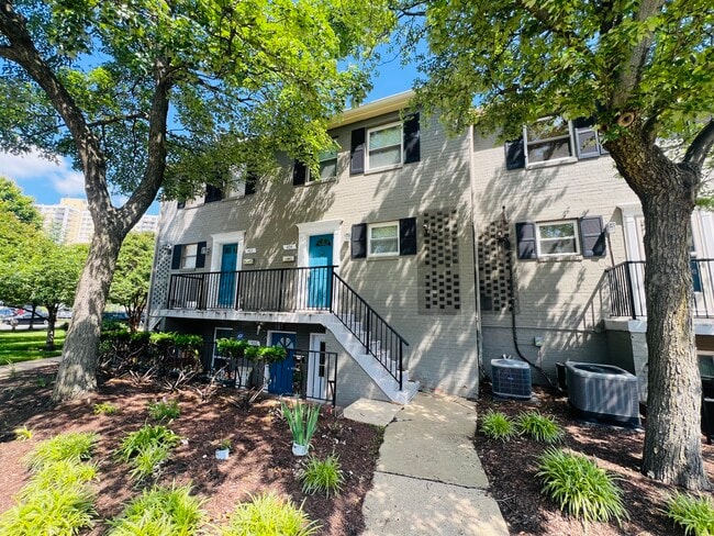 Building Photo - 404 N Armistead St