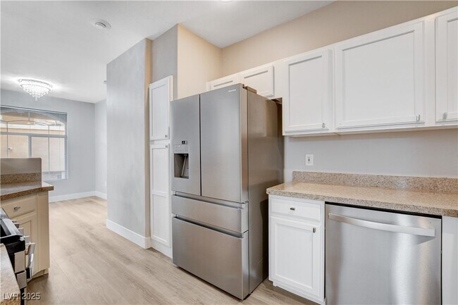 Building Photo - 1713 Sky of Red Dr