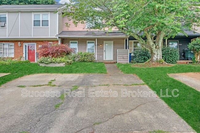 Building Photo - 4000 Sand Wedge Cir