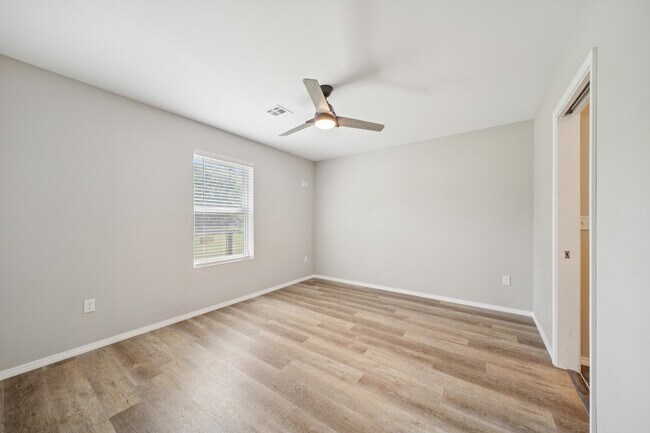 Building Photo - 5429 S Norfolk Ave