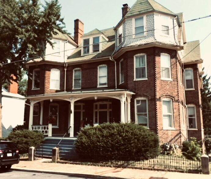 Building Photo - 304 E Beverley St