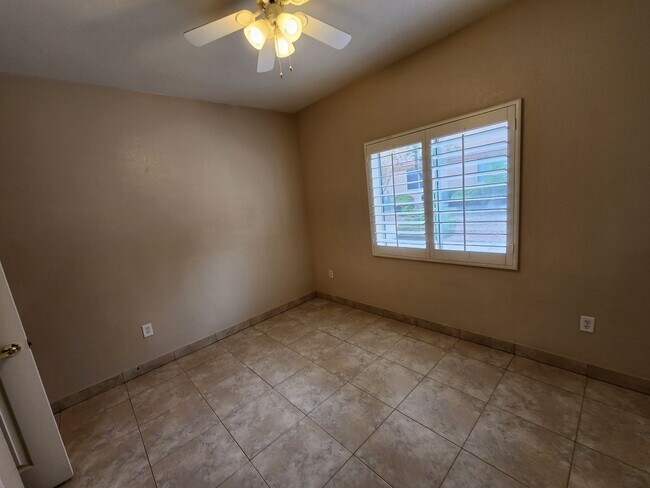 Building Photo - 1050 E Cactus Ave