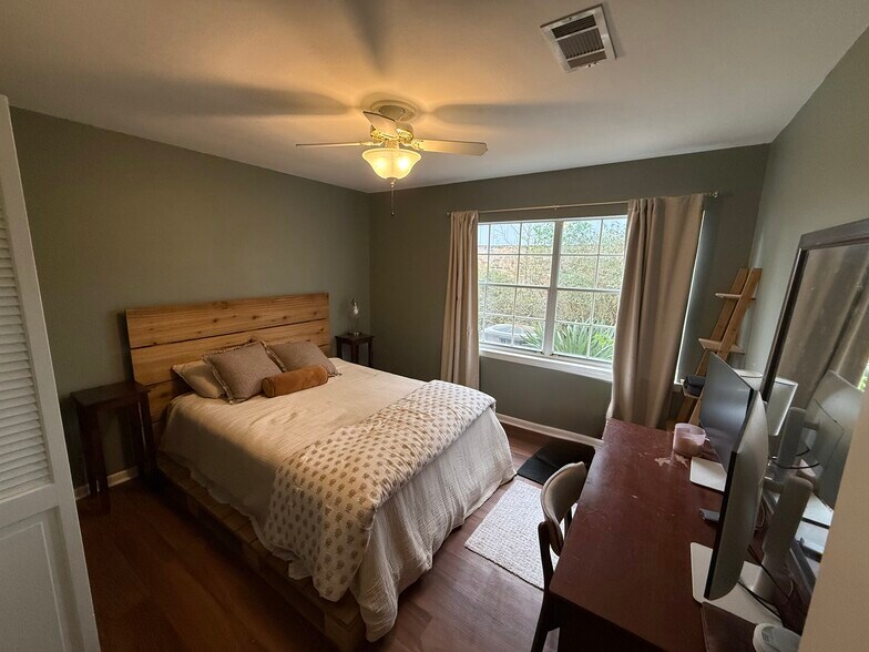 Guest bedroom - 9446 High Point Rd