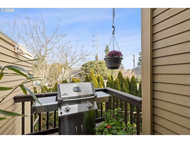 Building Photo - Spacious 3 Bedroom Townhome with Stainless Steel Appliances, Attached Garage & Open Layout