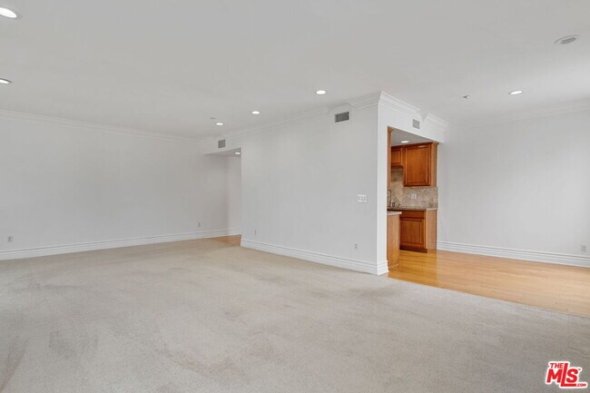 Building Photo - 1337 Wellesley Ave