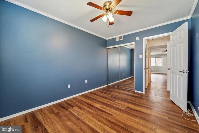 Building Photo - 708 Continental Dr