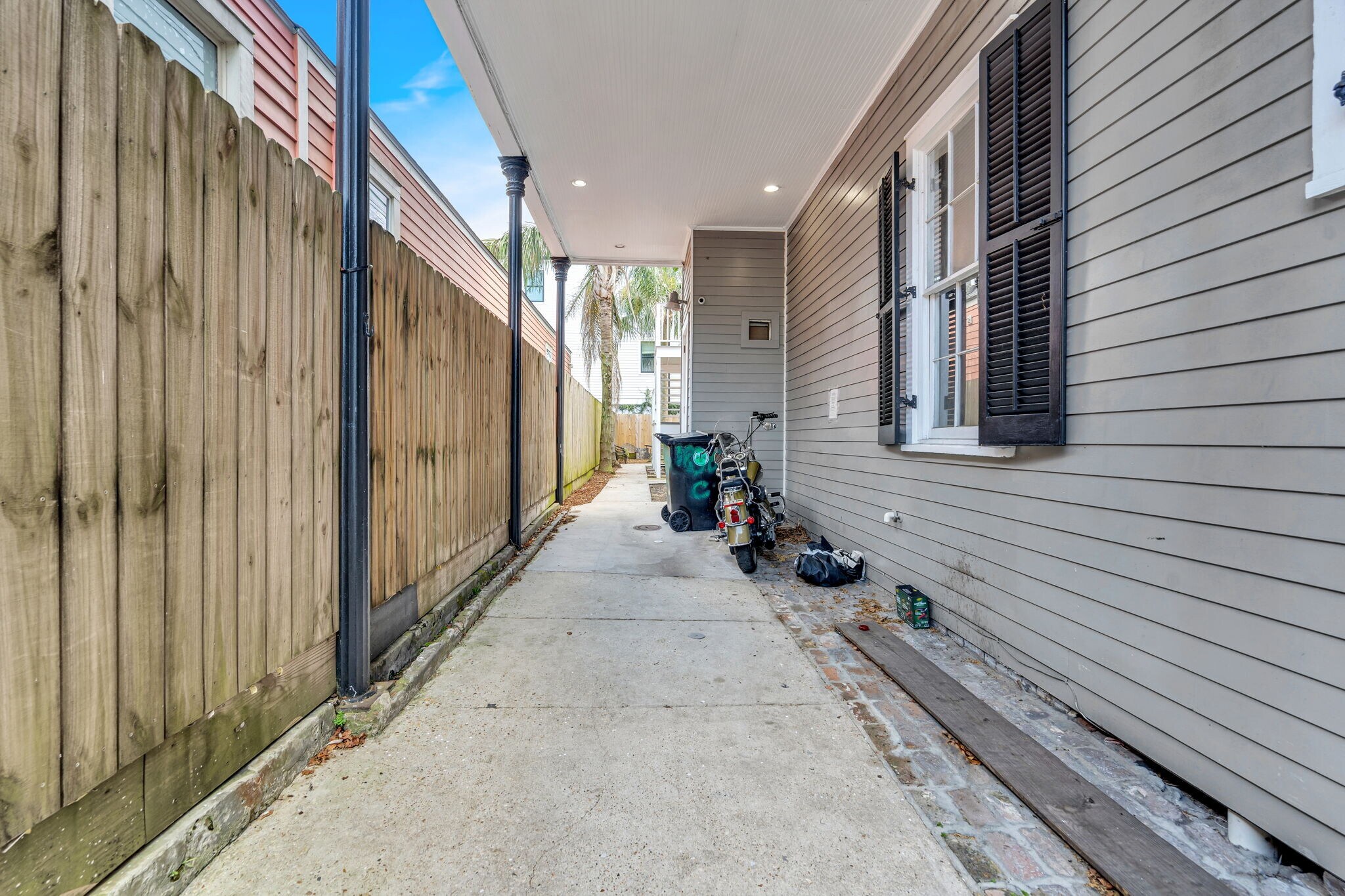 Building Photo - 1836 Baronne St