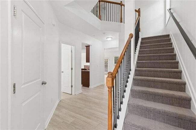 Building Photo - 3377 Vintage Cir SE