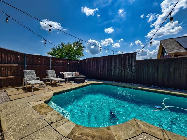 Building Photo - 1402 Stone Canyon Way