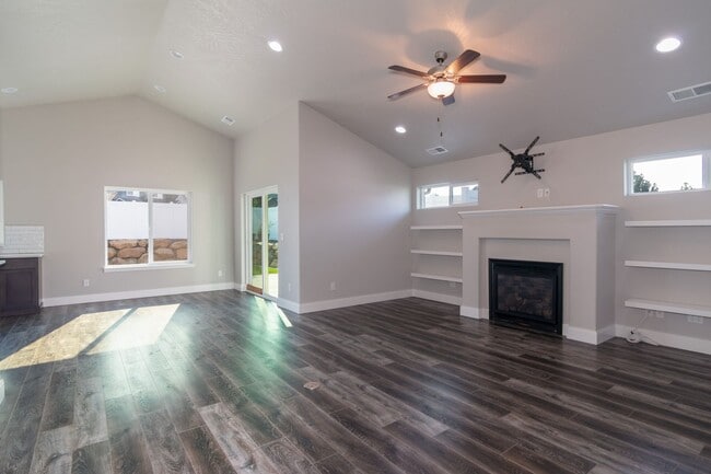 Building Photo - 3 Bed 2 Bath Single Level Morning Side Val...