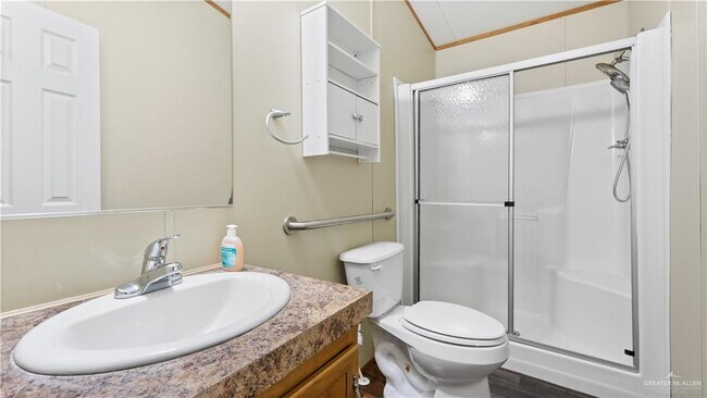 Building Photo - 10 Fern Ave W