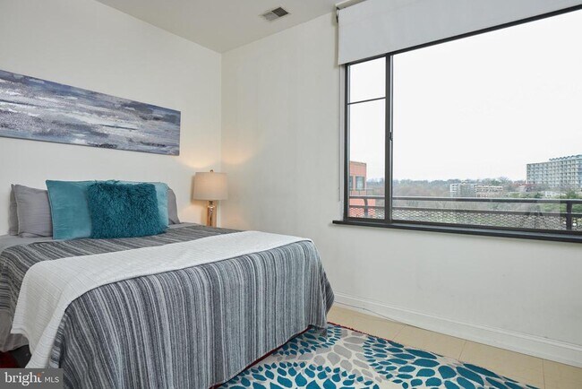 Building Photo - 1011 Arlington Blvd