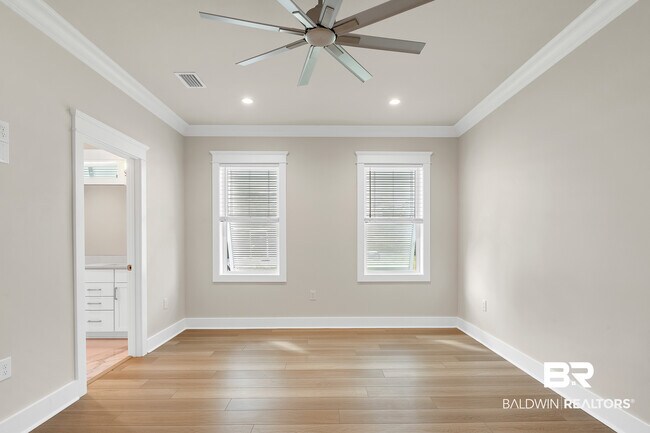 Building Photo - 27085 Park Dr