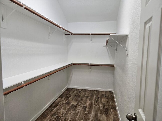 Building Photo - 2115 Summit Meadow Dr