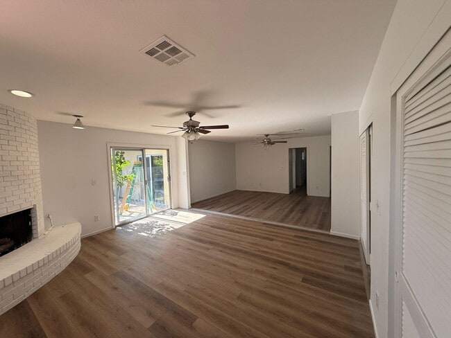 Building Photo - Charming Home in Central Las Vegas
