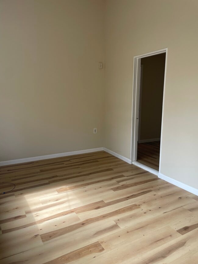 Building Photo - 7916 Sleepy Hollow Dr