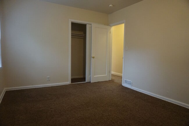 Building Photo - Upgraded 4 Bed 2 Bath Midvale Home