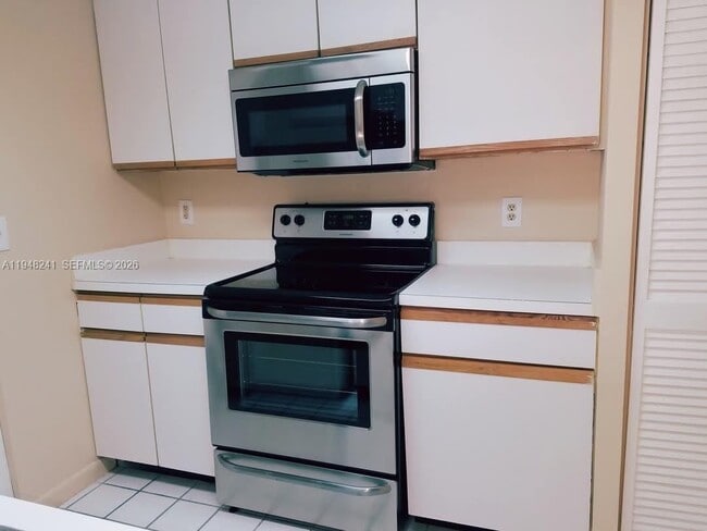 Building Photo - 9701 Westview Dr