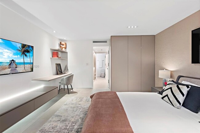 Building Photo - 2301 Collins Ave