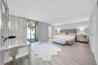 Building Photo - 707 NE 27th Ave