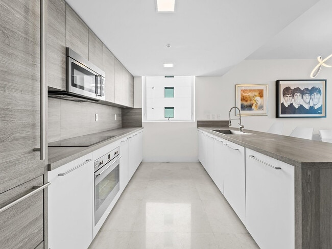 Building Photo - 400 Sunny Isles Blvd